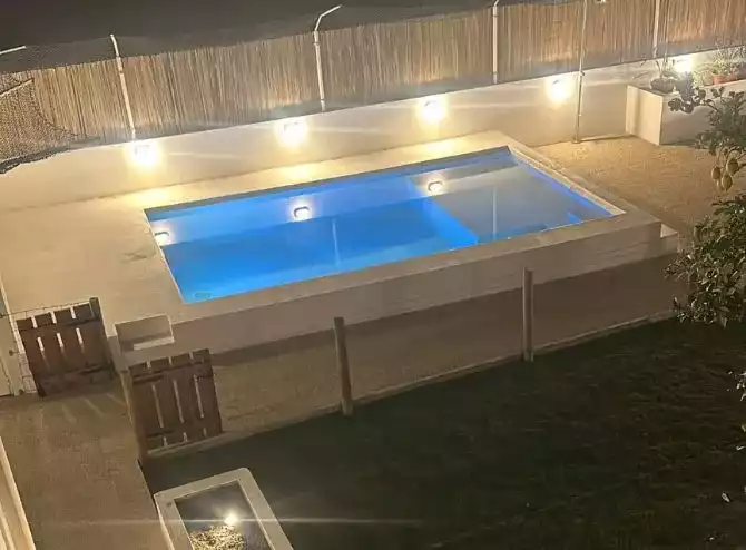 Iluminação noturna da piscina